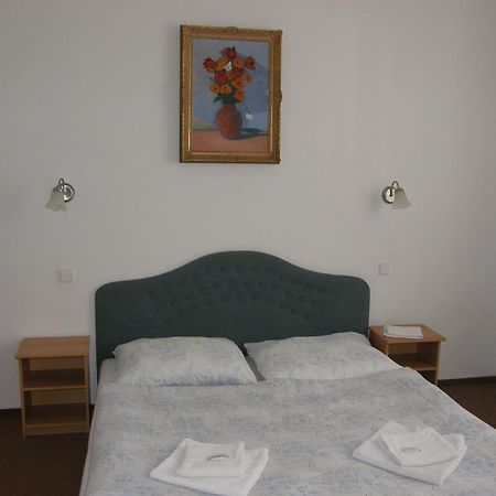 Hotel Filip Ceske Budejovice Bagian luar foto