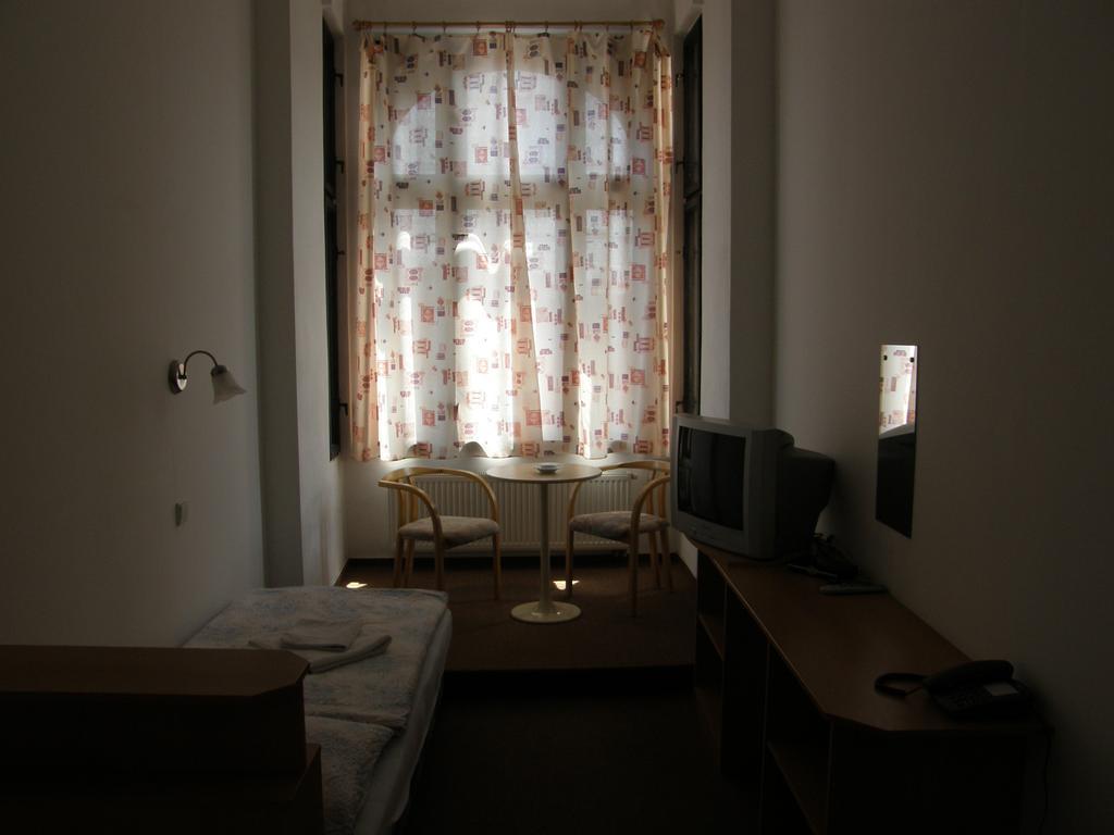Hotel Filip Ceske Budejovice Bagian luar foto