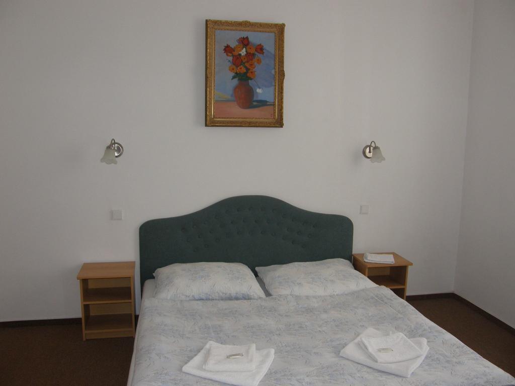 Hotel Filip Ceske Budejovice Bagian luar foto