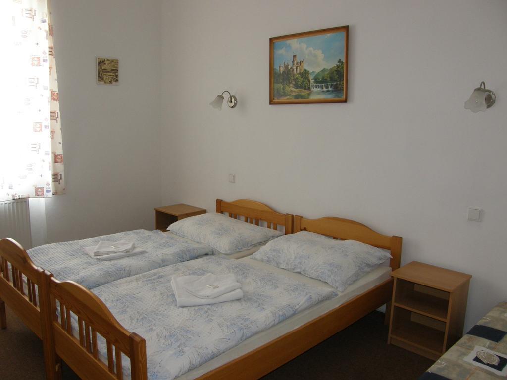 Hotel Filip Ceske Budejovice Bagian luar foto
