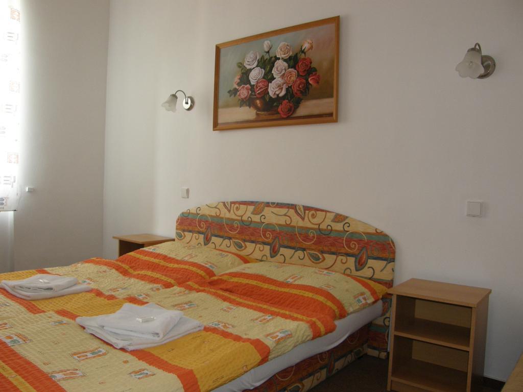 Hotel Filip Ceske Budejovice Bagian luar foto